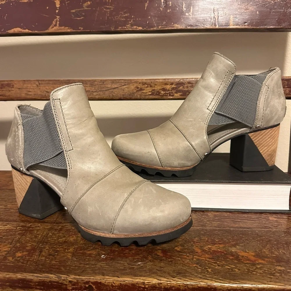Sorel Addington Ankle Boots Quarry Light Gray Cut Out Heeled Booties Sandals